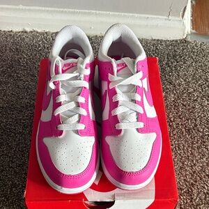 Nike Kids Sneakers in Pink and White